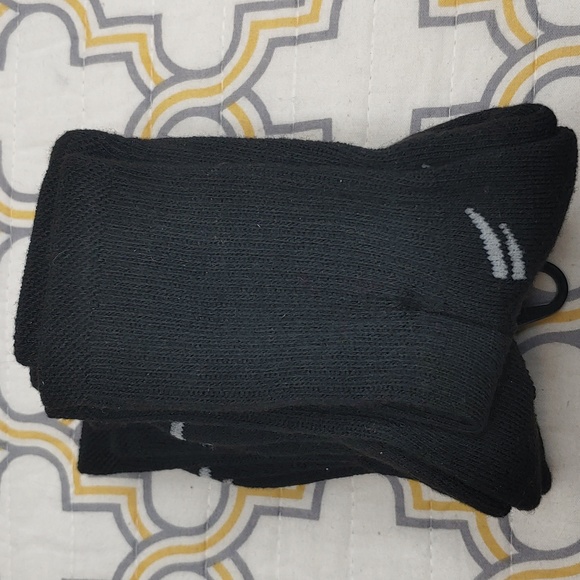 🎉 $5 CLEAR OUT: 4-Pairs NWOT Kid's Socks - Picture 2 of 5